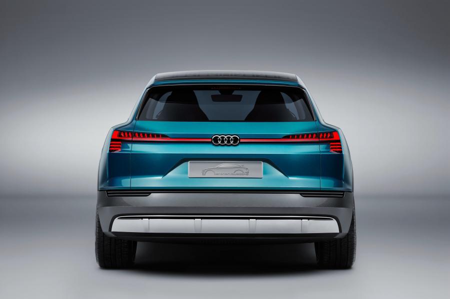  Audi e-tron Quattro Concept 2015 года  (фото 3 из 30)